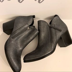 Donald J. Pliner Edyn Metallic Gray Ankle Boots 9